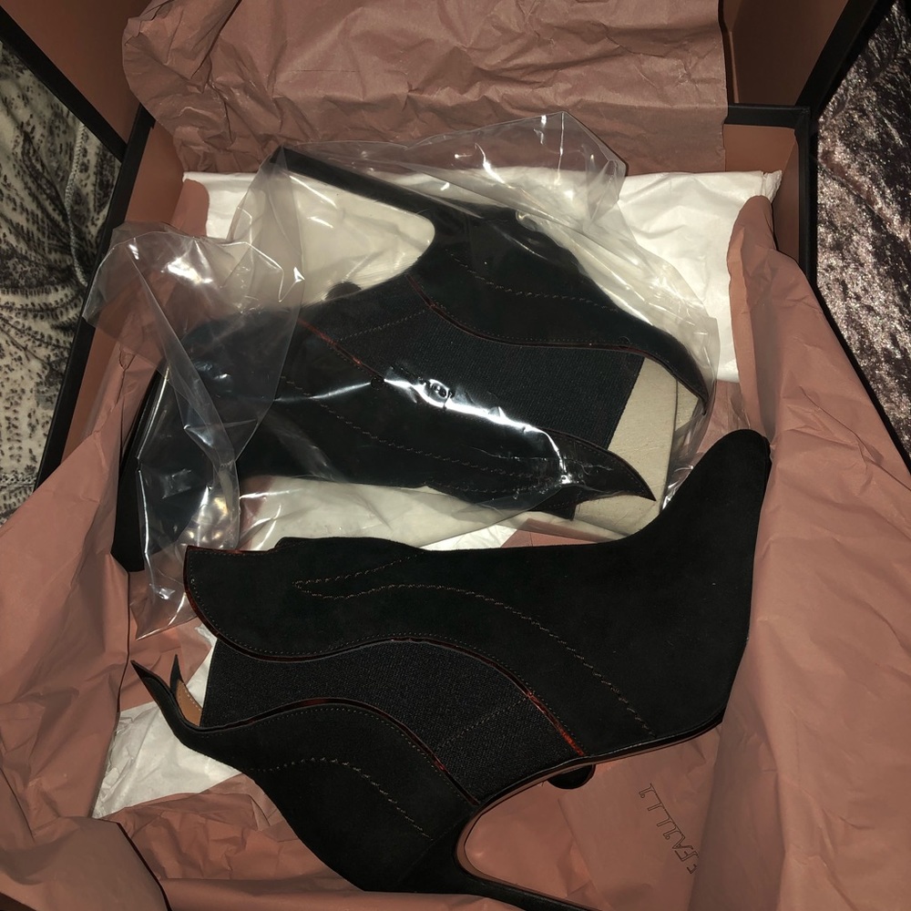 Brand new boots, never worn